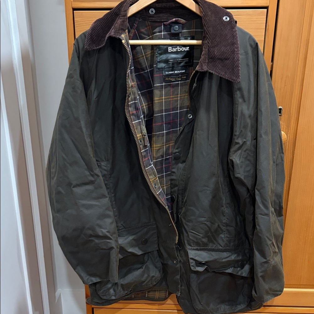 Barbour Classic Beaufort Men's Olive Jacket